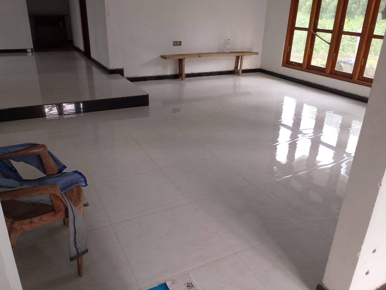 පාදුක්ක - අංගම්පිටිය ප්‍රදේශයෙන් වටිනා නිවසක් විකිණීමට ඇත