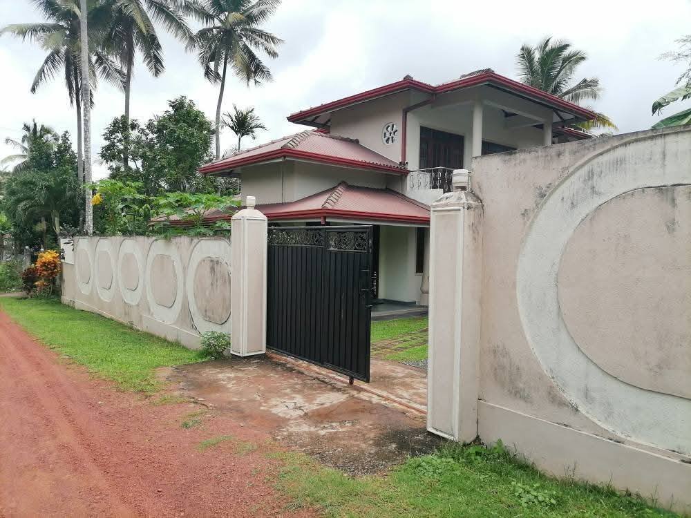 නුවන්ගොඩ දිවුලපිටිය පාරෙ බල්ලපාන මෙම නවීන නිවස විකිණීමට ඇත