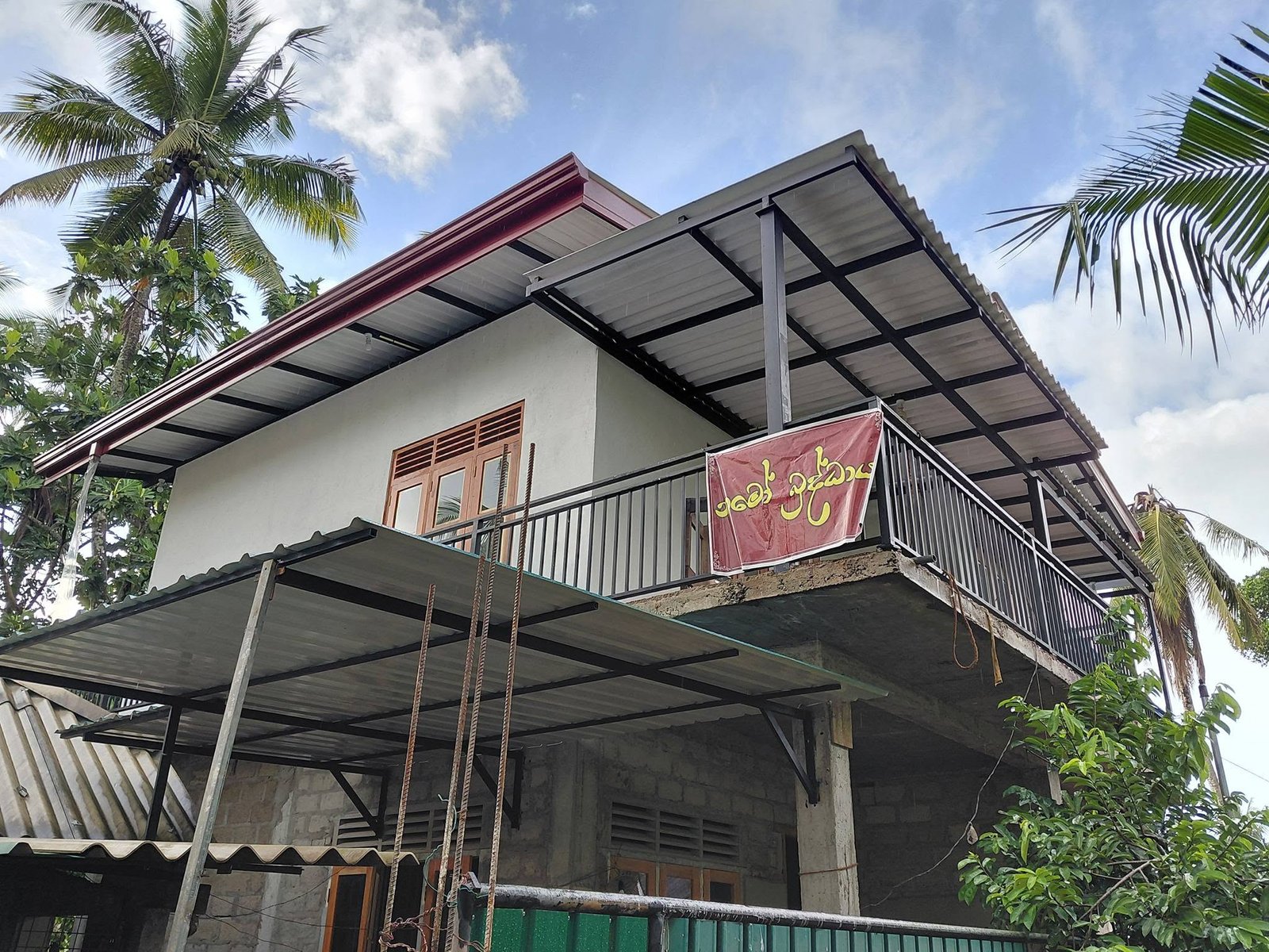 ගම්පහ නගරයෙන්ම උඩුමහලක් බදු දීමට ඇත