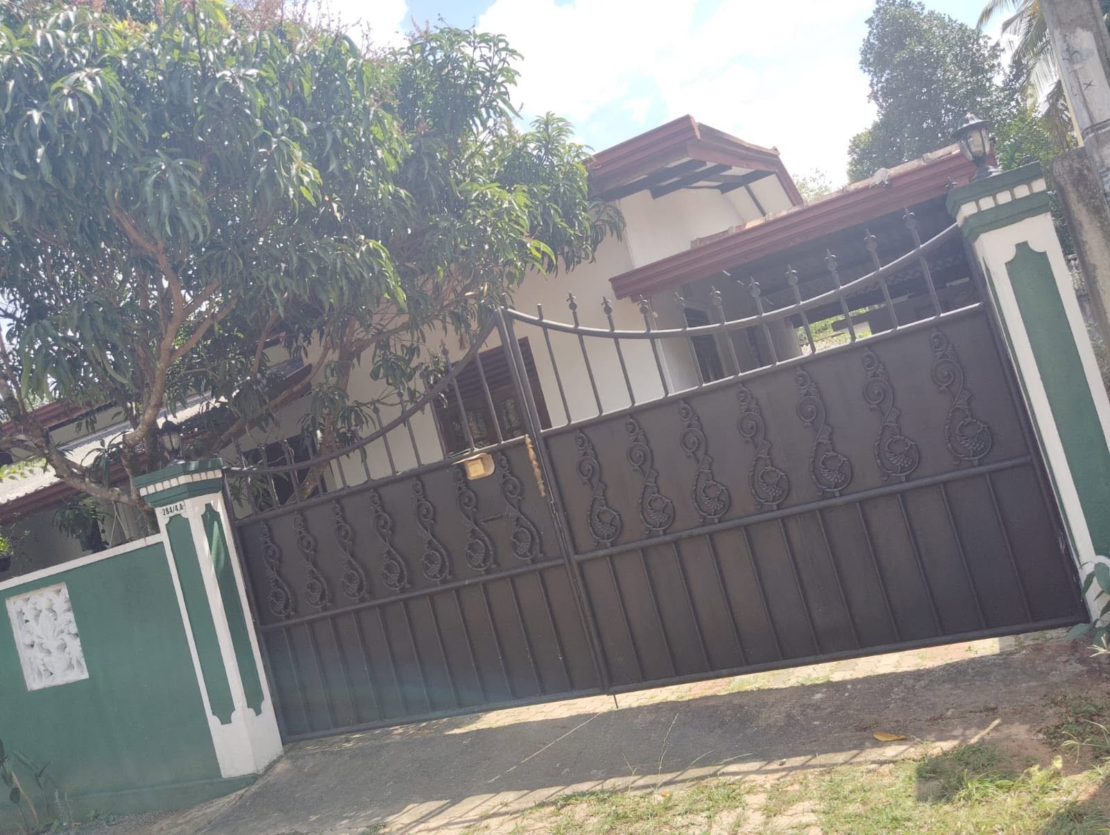 කඩවත කිරිල්ලවල ප්‍රදේශයේ පිහිටි මෙම අංගසම්පූර්ණ නිවස විකිණීමට ඇත.