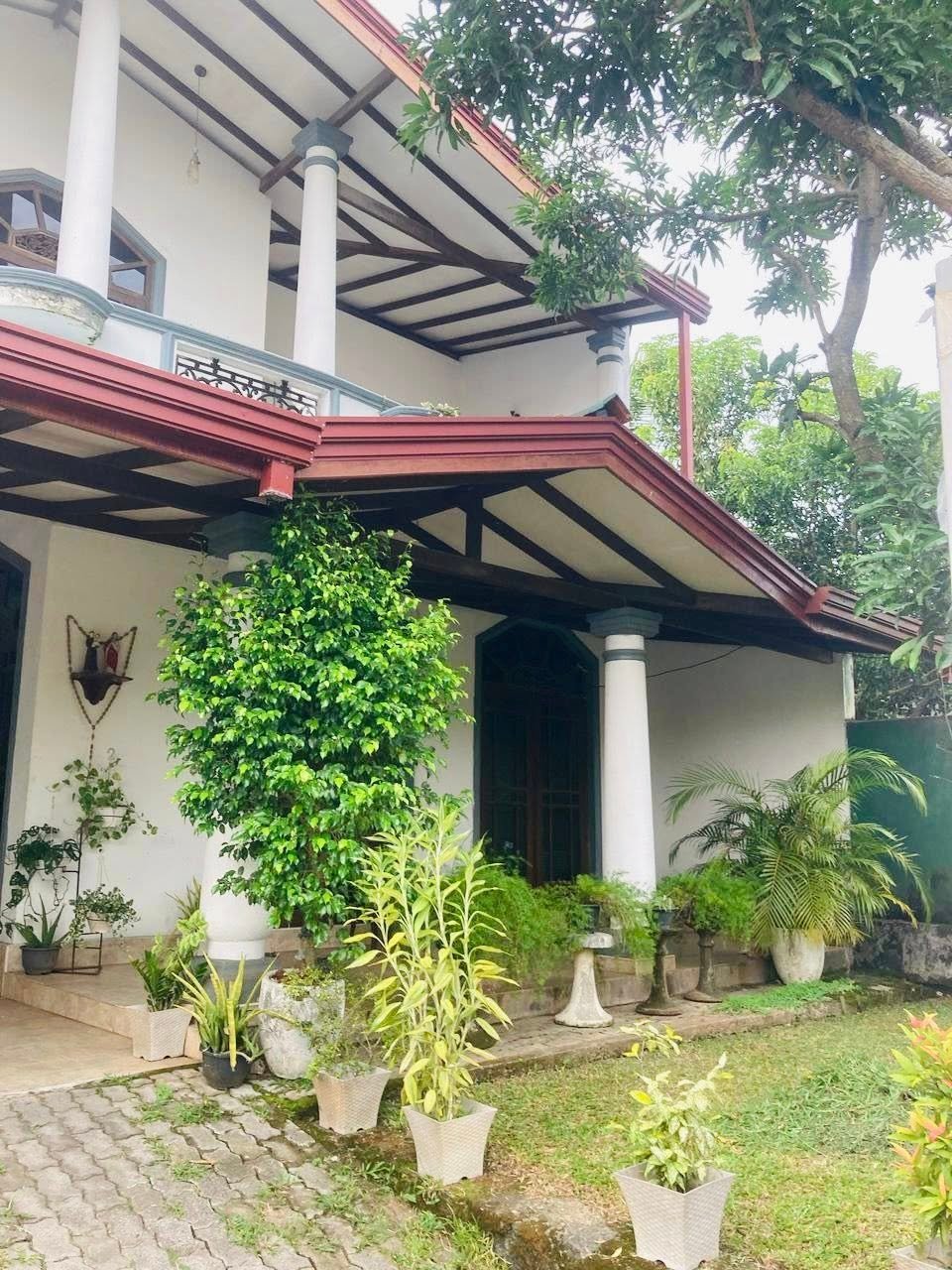 ස්වාභාවික විපත් නොමැති රාගම, පේරලන්ද දුම්රියපලට යාබද අංගසම්පුර්ණ වස්තු විද්‍යනුකුල දෙමහල් නිවසක් විකිණීමට ඇත