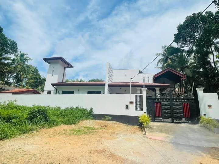 ගම්පහ බෙම්මුල්ල විගඩ පාරේ තනි මහල් නිවසක් විකිණීමට