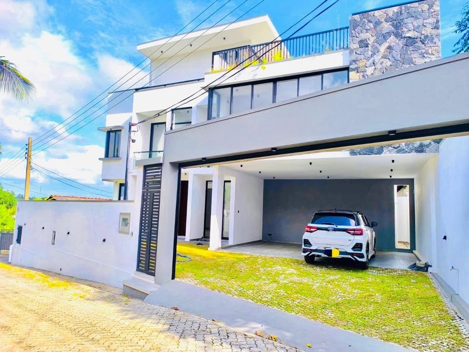 තලාහේන හොදම Location එකක ලක්ශ 710 ක කාමර 5ක Luxury දෙමහල් නිවසක් විකිනීමට