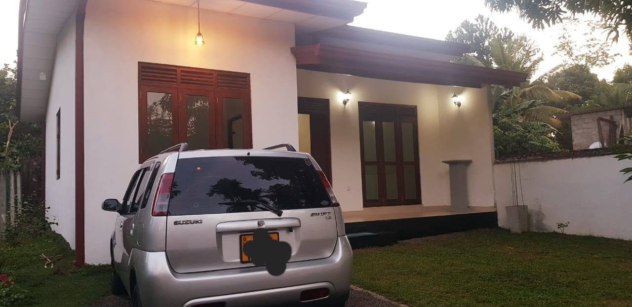 තුරුගිරිය හා කඩුවෙල නගර වලට ඉතාම නුදුරින් අංගසම්පූර්ණ නව නිවස