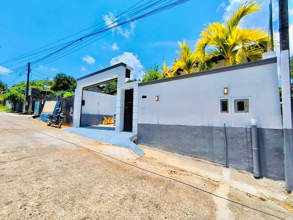 මාලබේ බස් පාරට ලගින් හොදම location එකක තනිතට්ටුවේ නිවසක් විකිනීමට