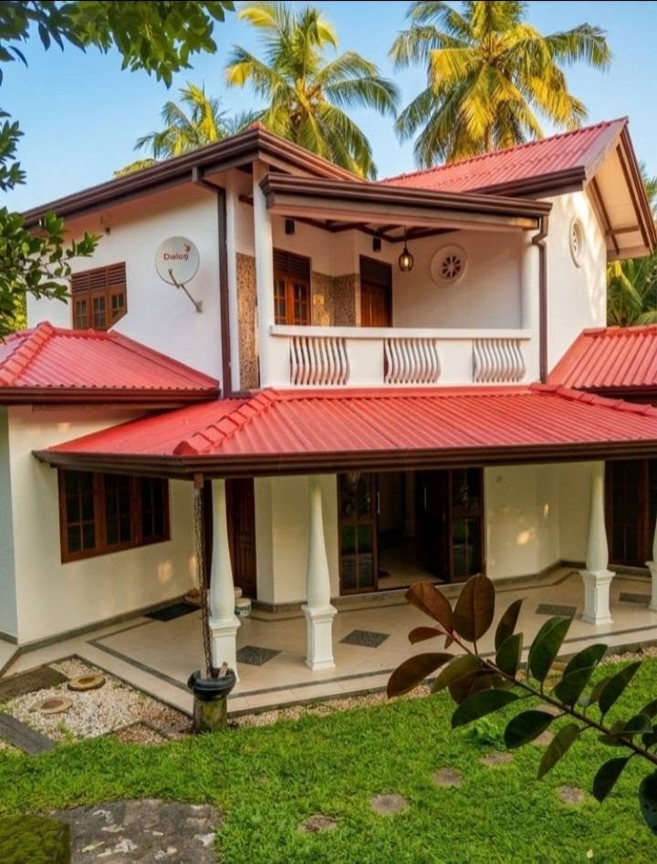 කඩවත නගරයට ආසන්නයෙන් නව දෙමහල් නිවසක් සහිත පර්චස් 15ක වටිනා ඉඩම ඉතා ඉක්මනින් විකිණීමට.