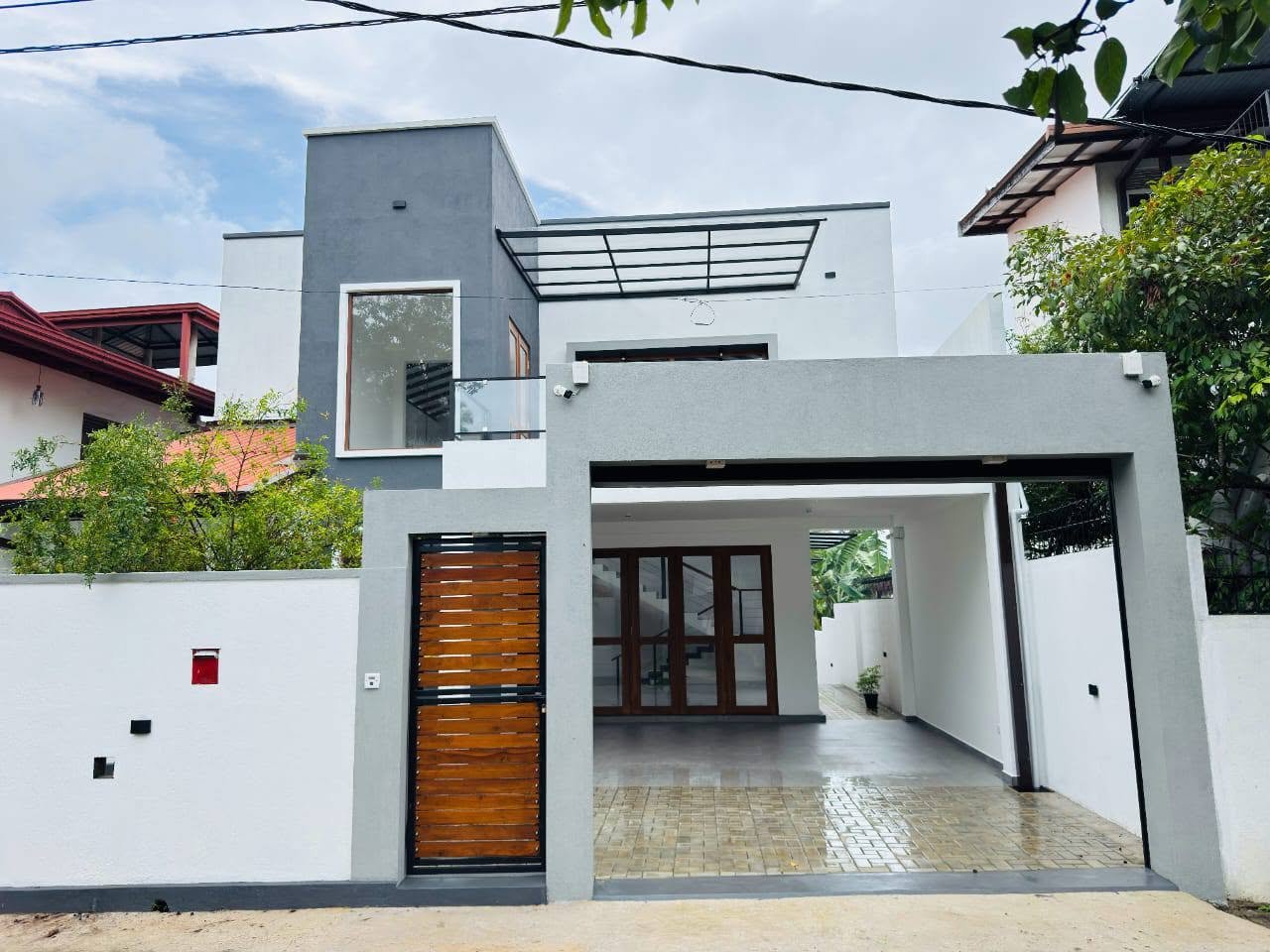 BRAND NEW LUXURY HOUSE FOR SALE – PILIYANDALA