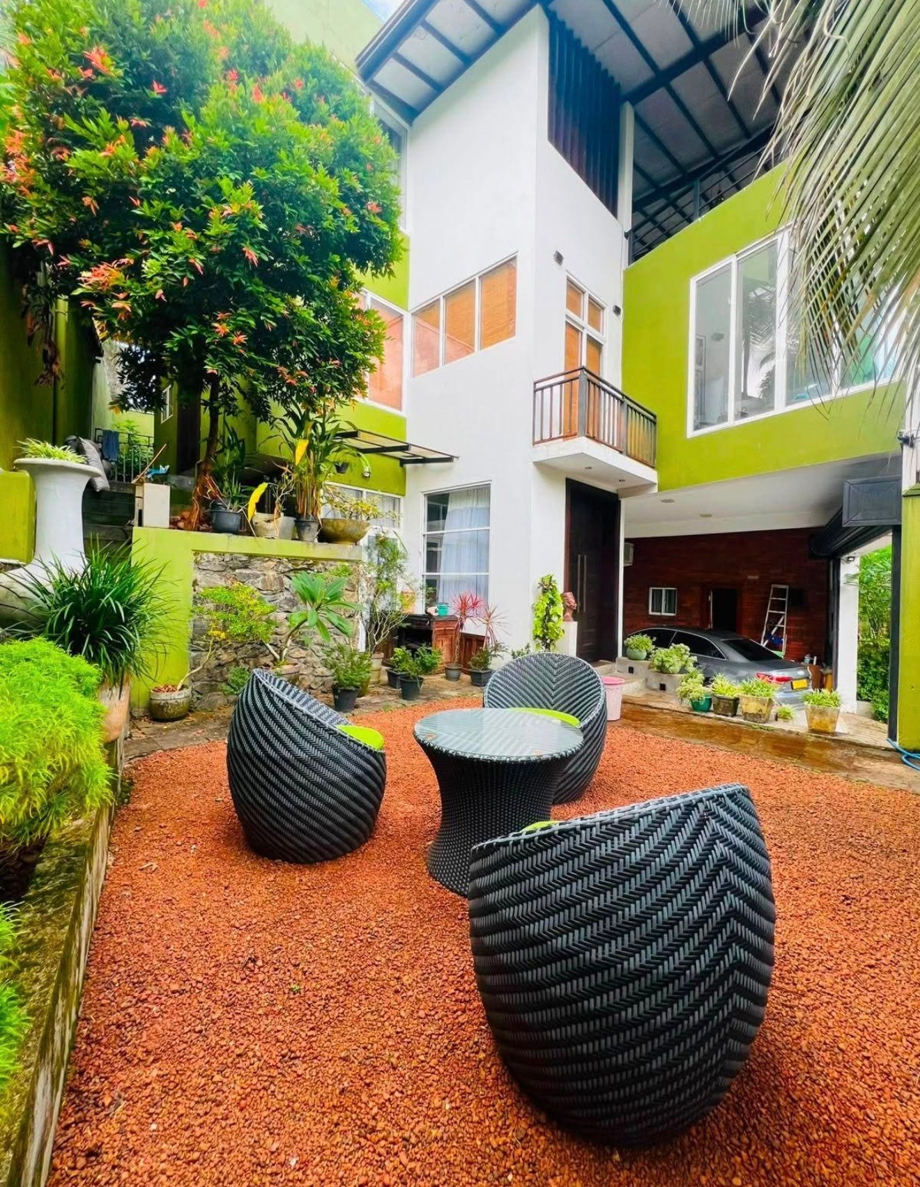 Beautiful Futuristic Modern Luxury Home – on immediate Sale