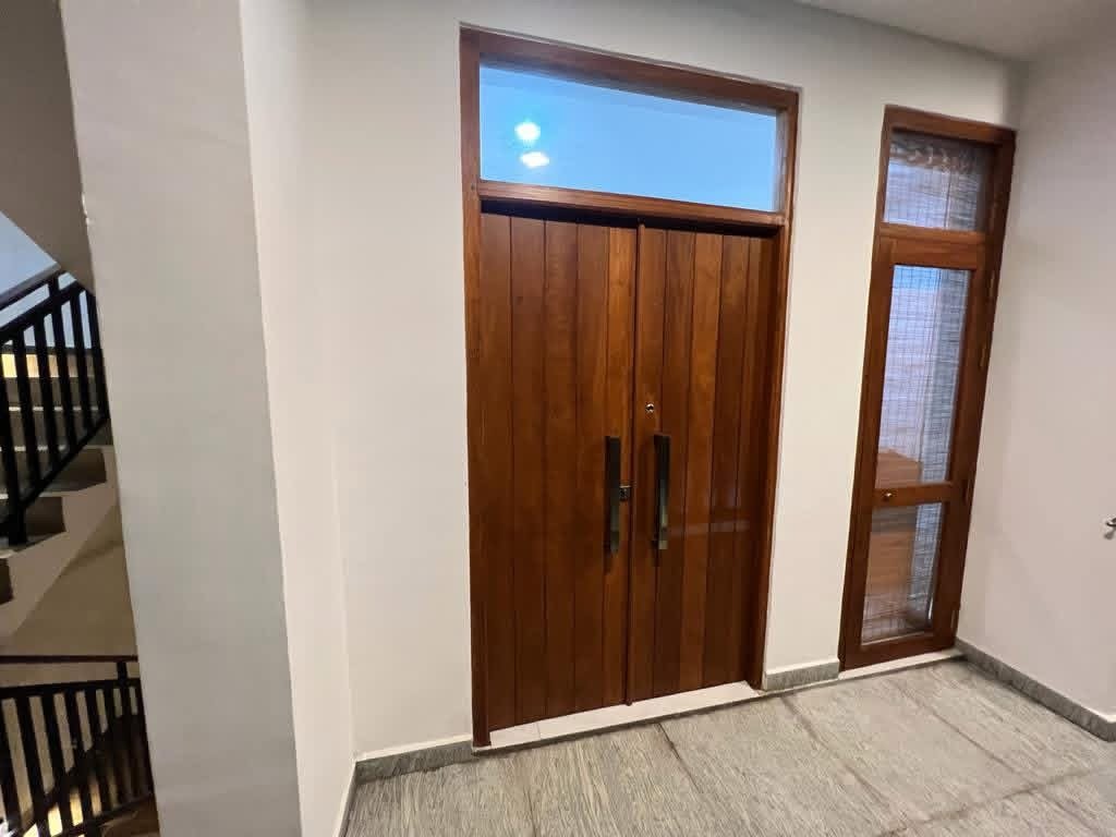 Luxury Fully Furnished 1700sqf apartment for LONG TERM RENT in Ratmalana