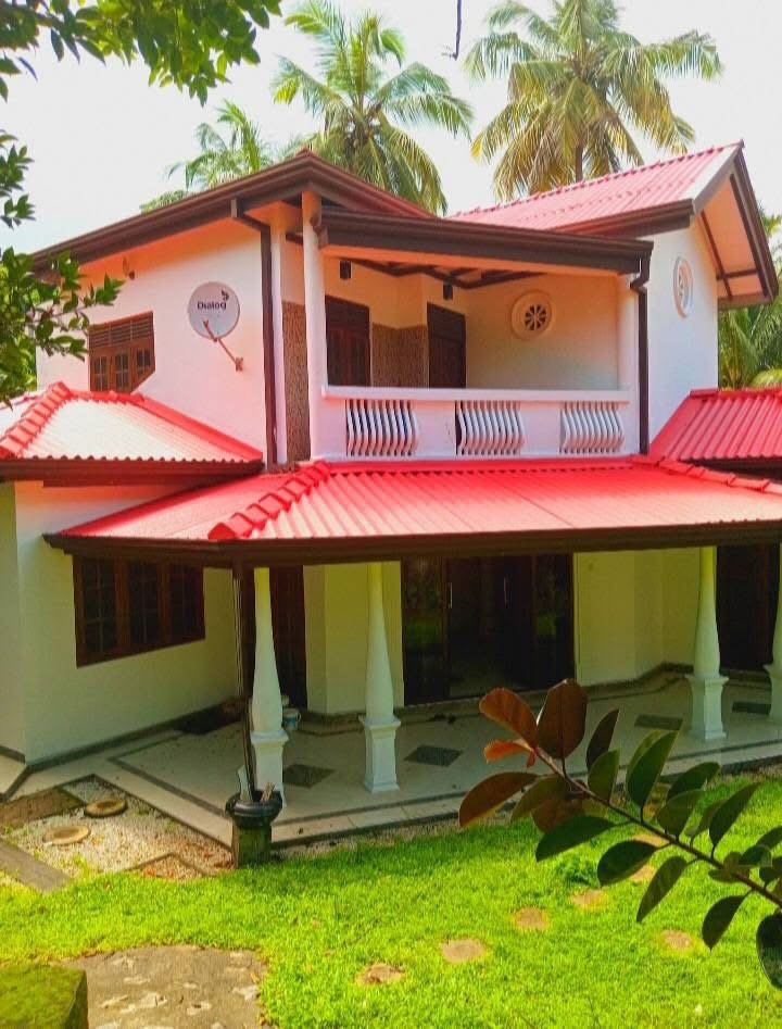 දෙමහල් නිවස- බැල්කනියක් සහිත ප්‍රධාන නිදන කාමරය ඇතුළු නිදන කාමර 4