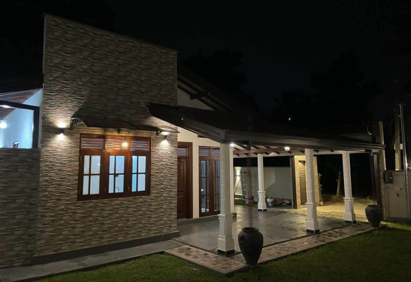 කැස්බෑව පොල්ගස්ඕවිට හන්දියට ආසන්නයේ  පර්චස් 18