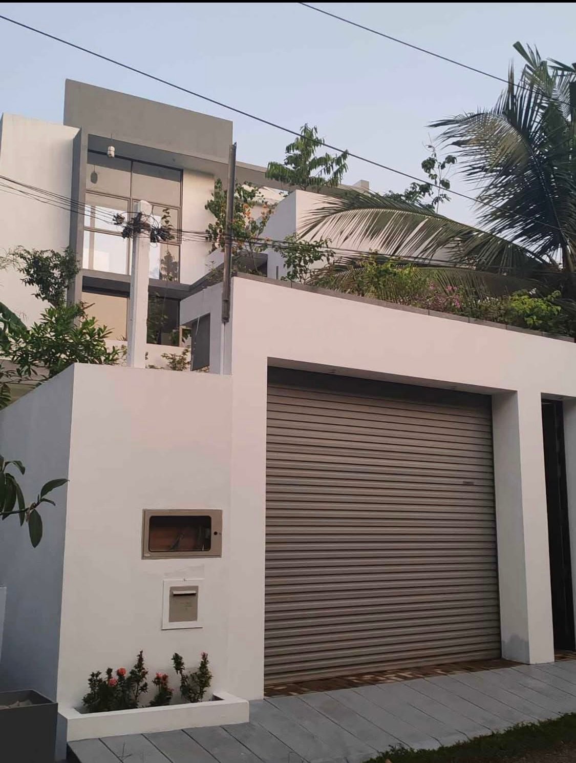 Kadawatha 3-story modern House for sell,