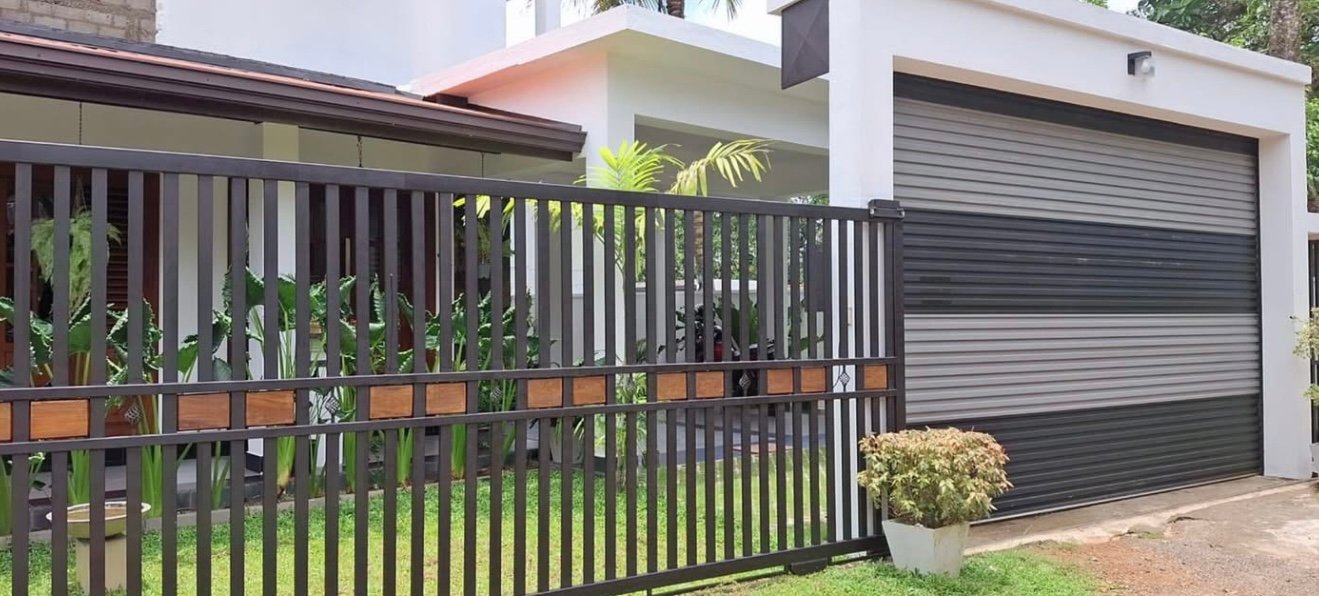 අලුතින් සාදන ලද දෙමහල් නිවස සහ පචස් 12 /5 විකිනිමට ඇත