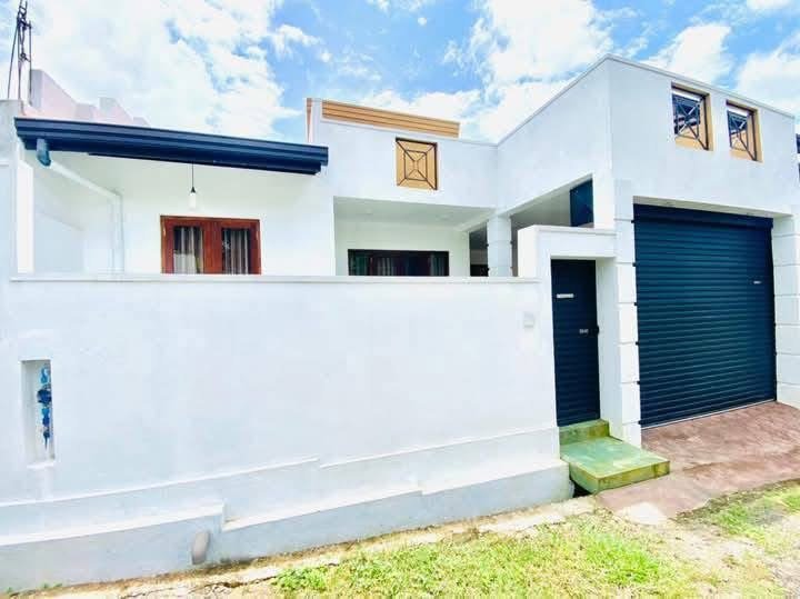 අතුරුගිරියෙන් නිවසක්