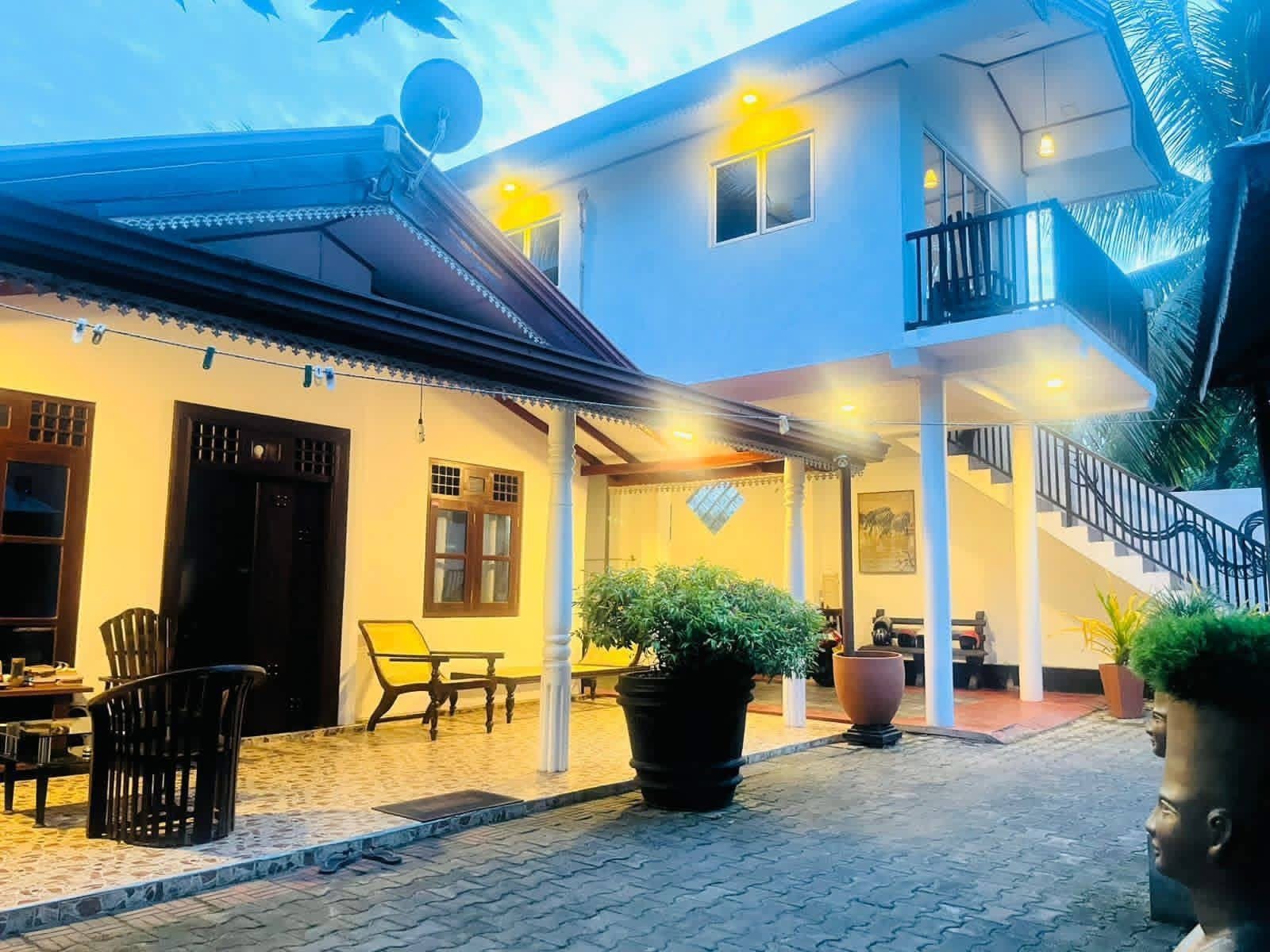 ගාල්ල අහංගම අංගසම්පූර්ණ දෙමහල් විලා එකක්