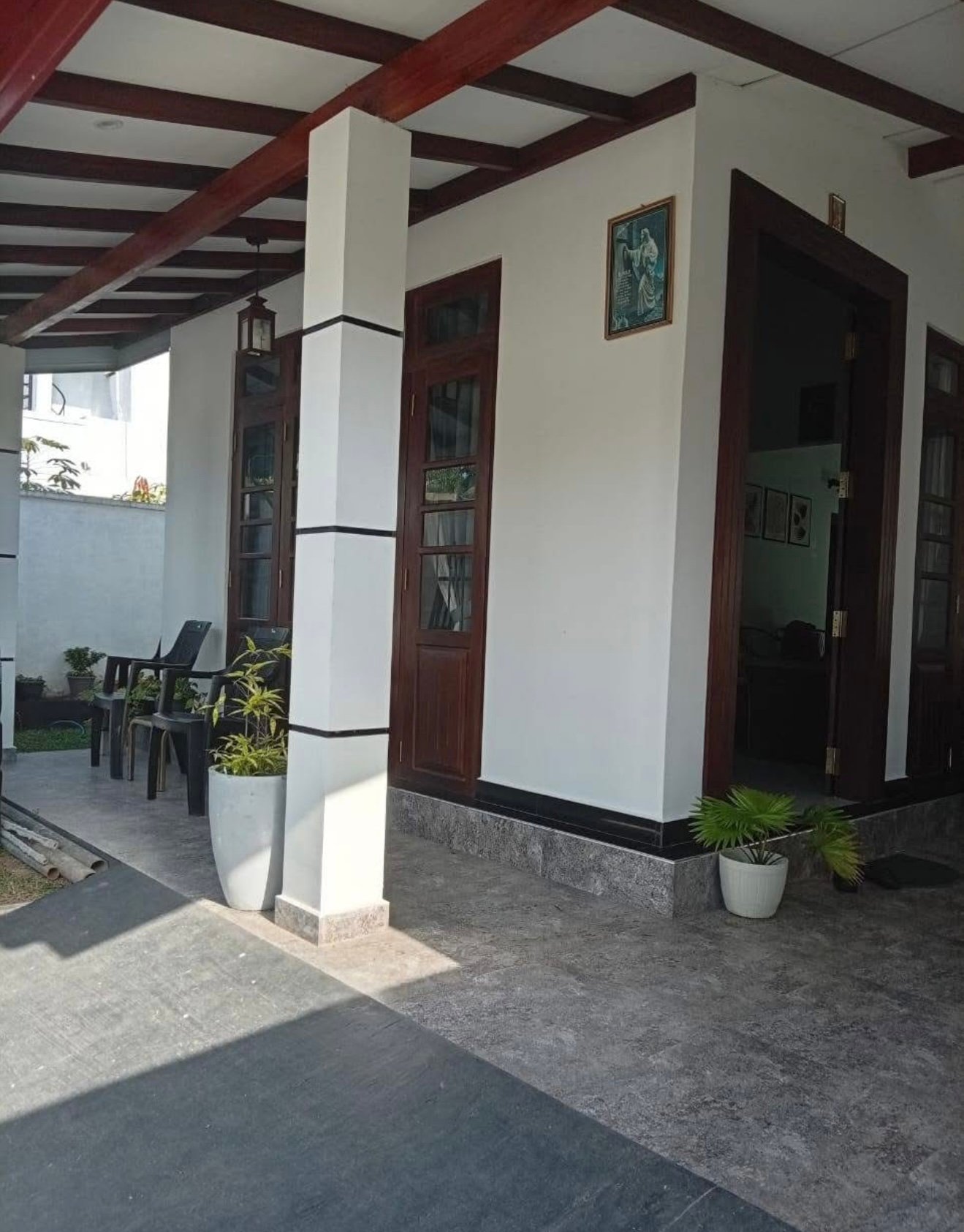 කඩවත - කිරිල්ලවල වටිනා අගනා නිවසක් විකිණීමට ඇත.