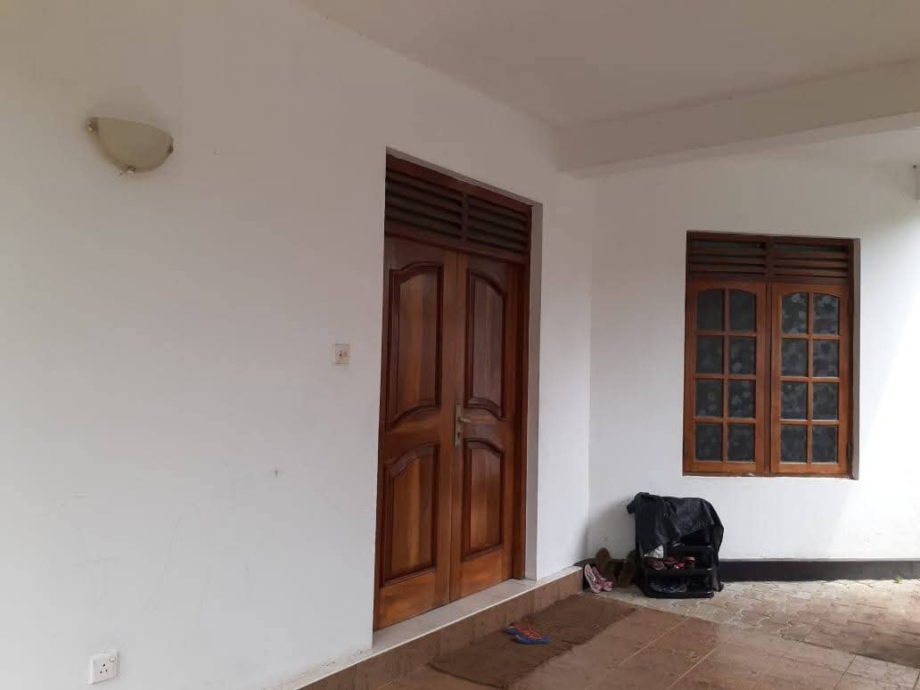 ඉඹුල්ගොඩින්  නිවසක්