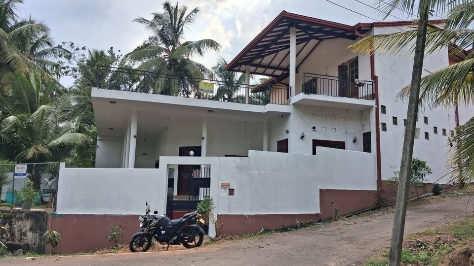 කහතුඩුව ළඟින් අංග සම්පූර්ණ දෙමහල් නිවසක් විකිණීමට ඇත kahathuduwa