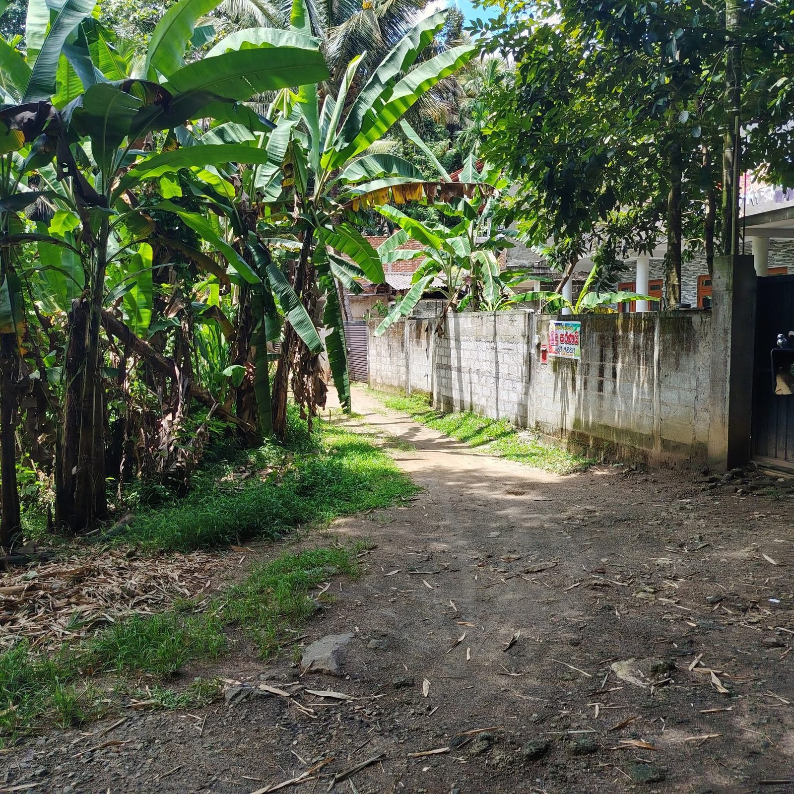 ඉඩමක් විකිණීමට කටුගස්තොට නවයාල්තැන්න ඔරලෝසු කනුවට මිටර් 100ක් නුදුරින්