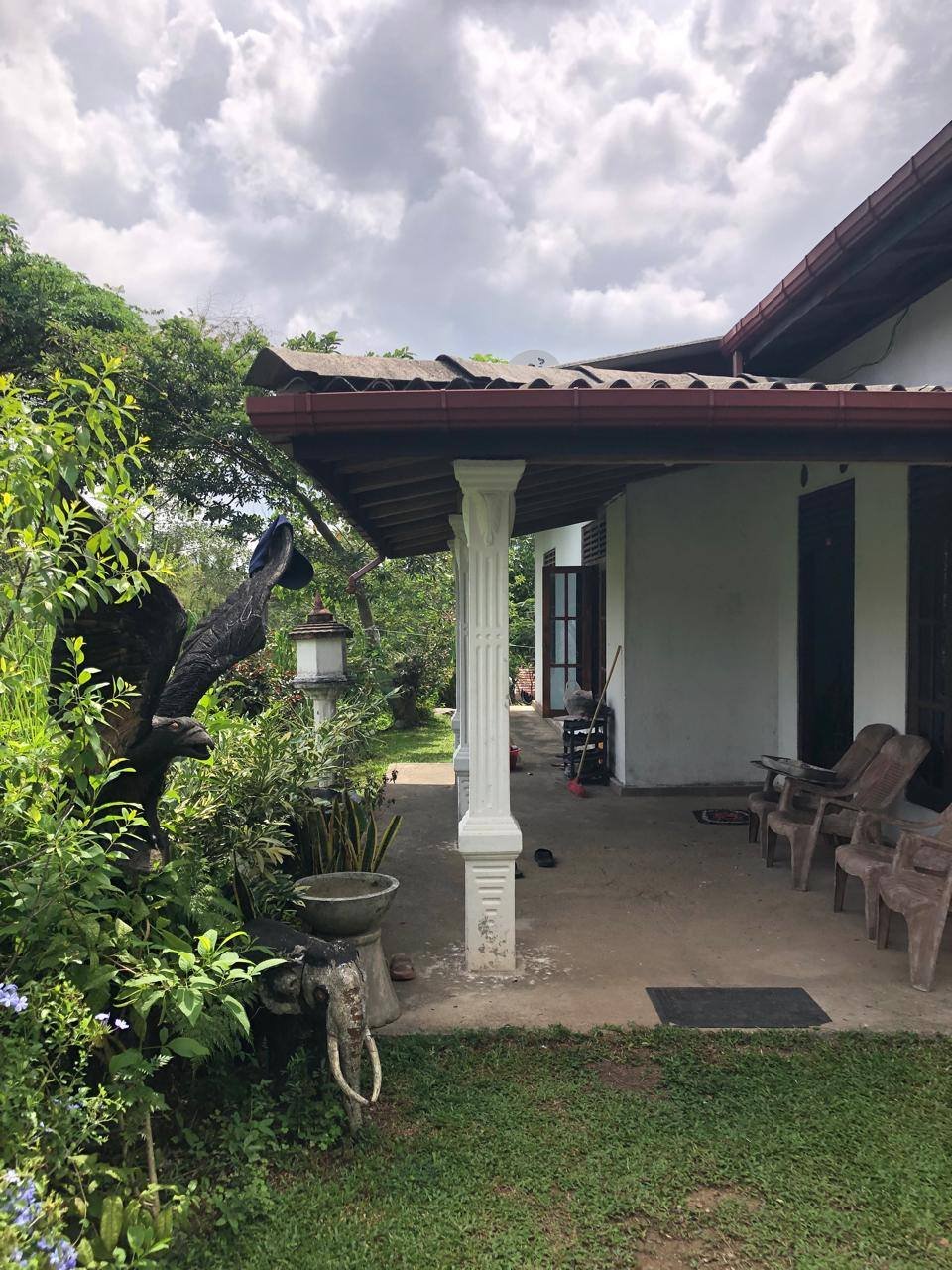 ගමිපහ දිවුලපිටිය 211 ) පධාන බස් පාරට මීටර් 200) ඇතුළත අංග සම්පූර්ණ නිවස
