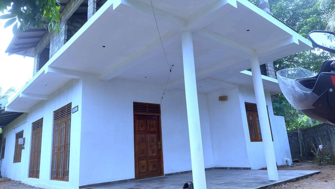 පස්යාල නගරයේ ඉදිකල අගනා දෙමහල් නිවස