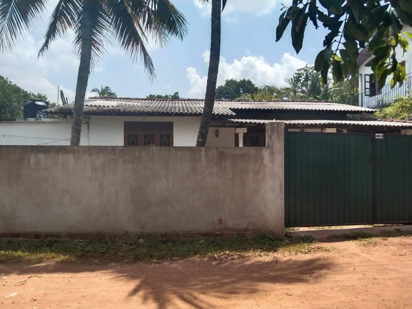 කඩවත නගරයට නුදුරින් නිවසක් විකිණීමට ඇත