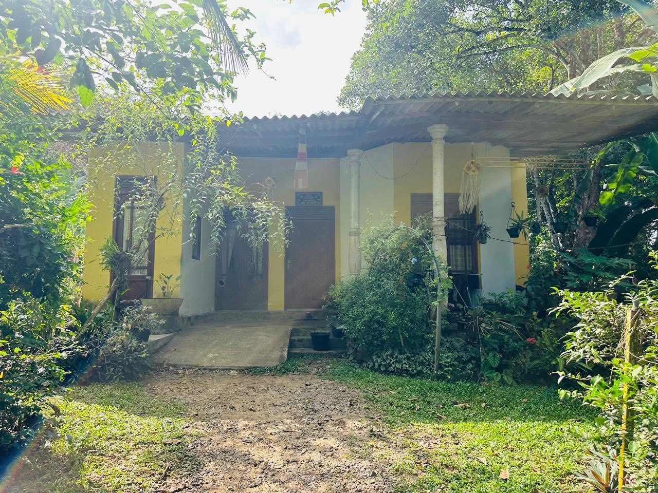 හෝමාගම ගැමුනු මාවතේ පර්.10 නිවසක් සමඟ අගනා බිම් කොටසක්