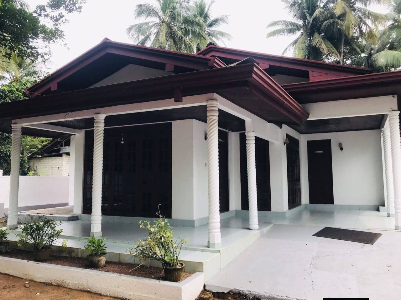 නිට්ටඹුව නගරයට මීටර් 800 )දුරින් අංග සම්පූර්ණ නිවසක් සමඟ පර්චර්ස් 28 ක් විකිණීමට ..