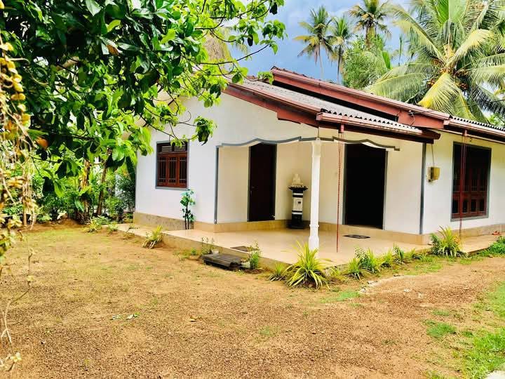 කුරැණැගල  නගරයට ඉතාමත් ඉක්මනින්  ලගාවිය හැකි  නිවස  හේනමුල්ල  පාරෙන් සහ නිස්සංක විදුහල ආසන්නයෙන් ද ආ හැක