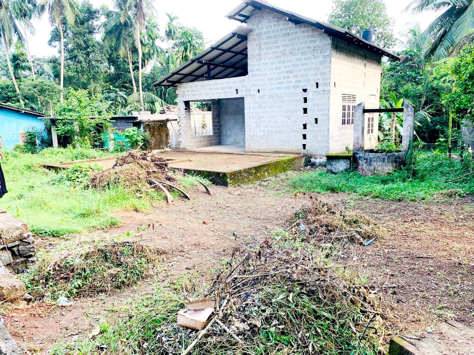 දෙල්ගොඩ මුකලාන පර්චස් 30ක ඉඩම සහ ඉදිවෙමින් පවතින නිවස