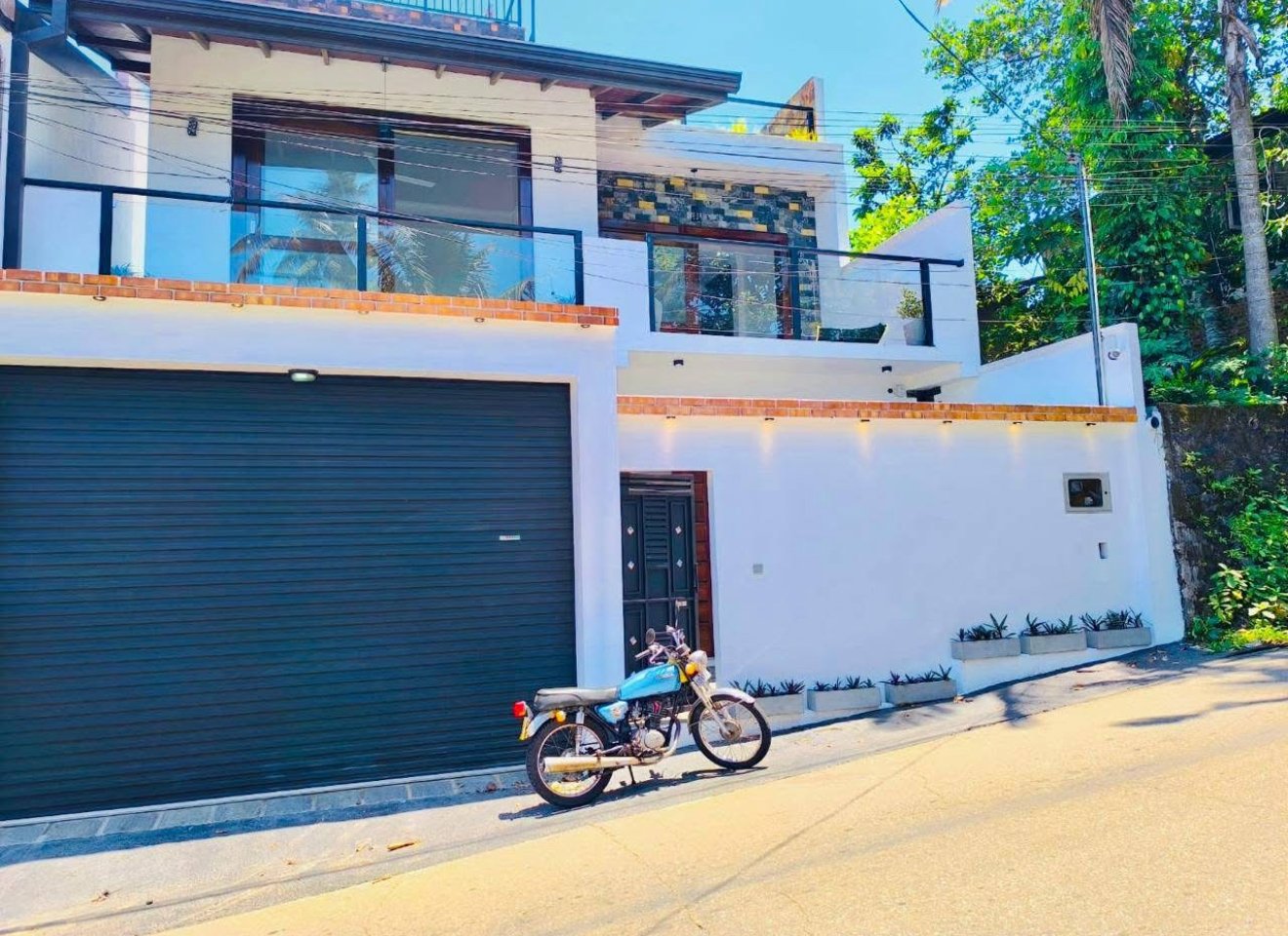 මාල Location එකක කාමර 4ක luxury නිවසක් දෙමහල් නිවසක් විකිනීමට - Malabe