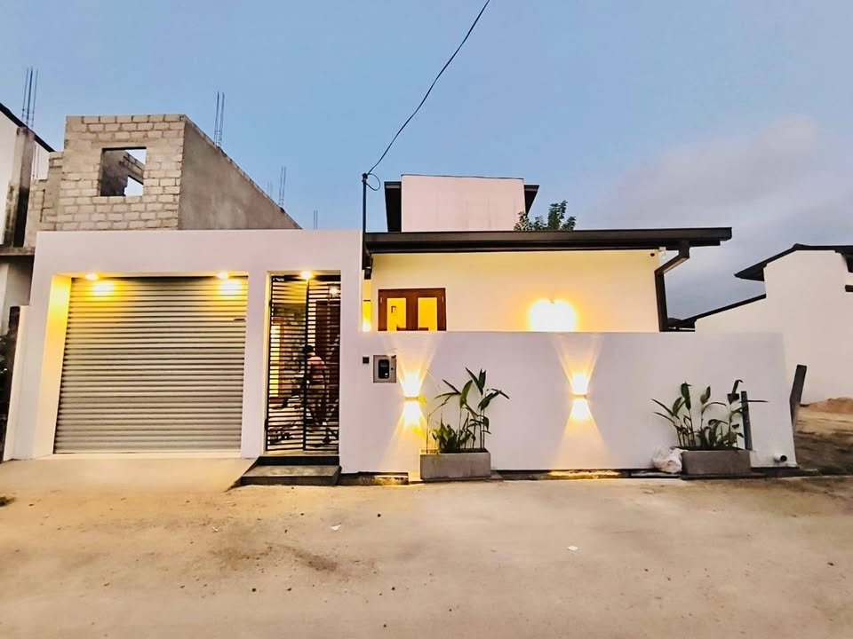 අතුරුගිරියෙ හොදම තැනක ලක්ශ 245 ට luxury තනිතට්ටුවේ නිවසක් විකිනීම