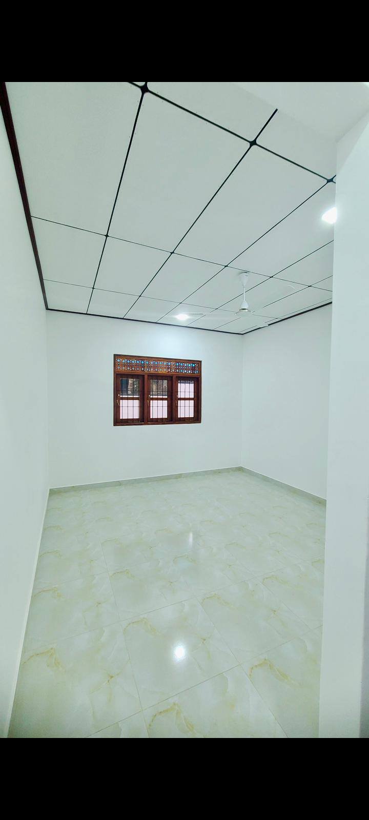 කෑස්බෑව බන්ඩාරගම පාරේ වැල්ම්ල්ල පදිංචි නොවු අන්ගසම්පුර්න නිවස ව්කිනීමට ඇත