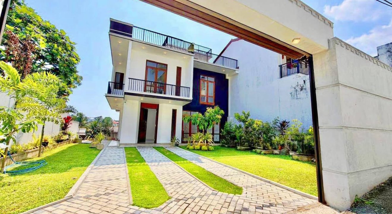 මාලබෙන් කාමර 5ක ලක්ශ 780ක වටිනා නිවසක් වාහන 8ක් park කරන්න පුලුවන් Super luxury නිවසක් විකිනීමට
