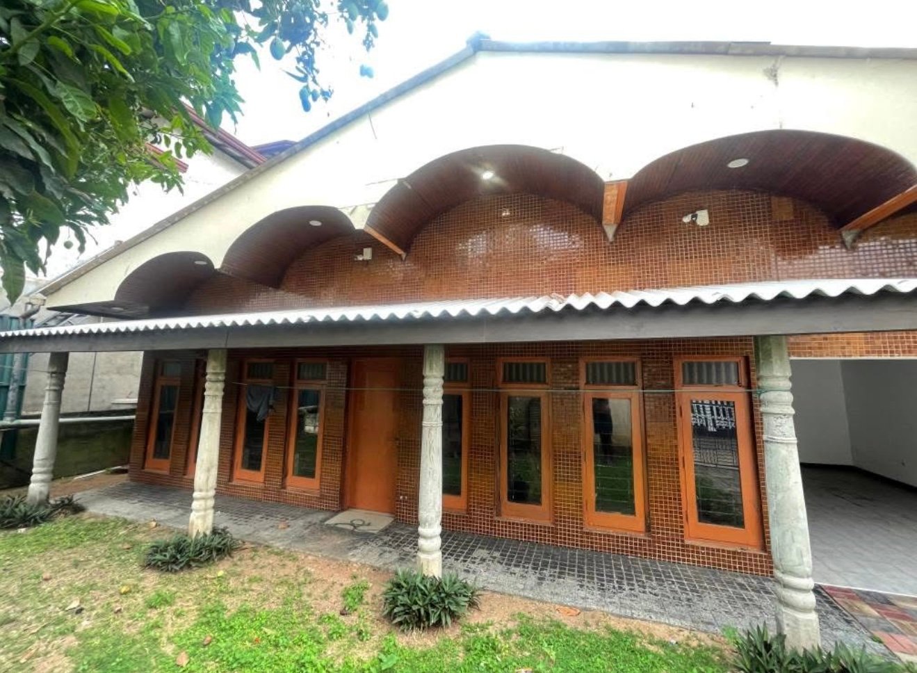 මෙම නිවස සහ ඉඩම ඉතා ඉක්මනින් විකිණීමට. මොරටුව, හොරේතුඩුව