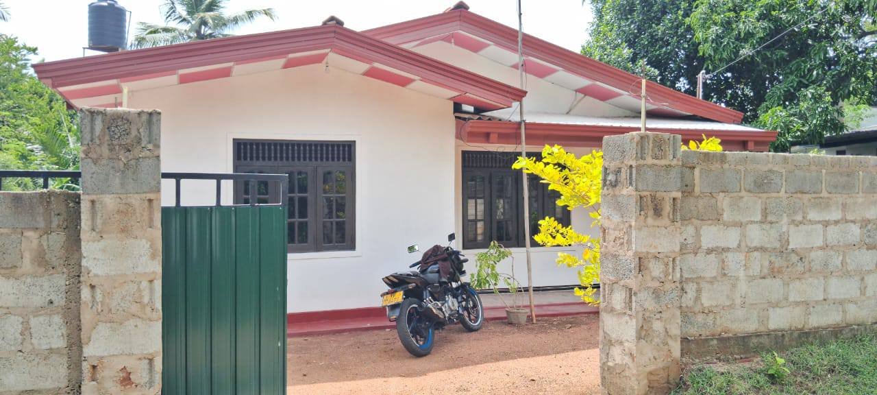 කුරැණැගල පැල්ලන්දෙනිය ප්‍රදේශයේ අලුතින් නිමකල නිවස