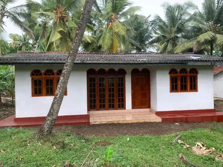 ගම්පහ,කඩවත,ගෝනහේන පර්චස් 12 සමඟ නිවස