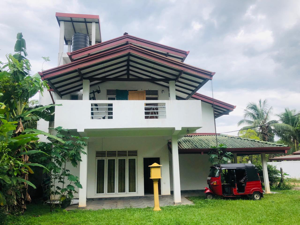 අංගසම්පූර්ණ නවීන මාදිලියේ දෙමහල් නිවස ඉතා ඉක්මනින් විකිණීමට