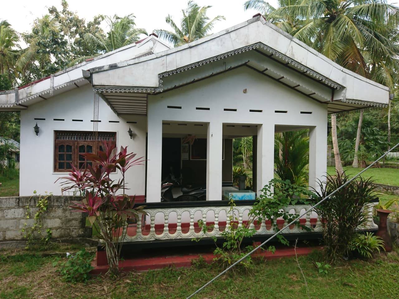 නිවසක් සහිත පොල් ඉඩමක් ව්කිනීමට
