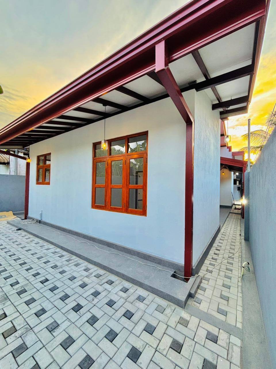 නවීන පන්නයේ නිවස විකිණීමට