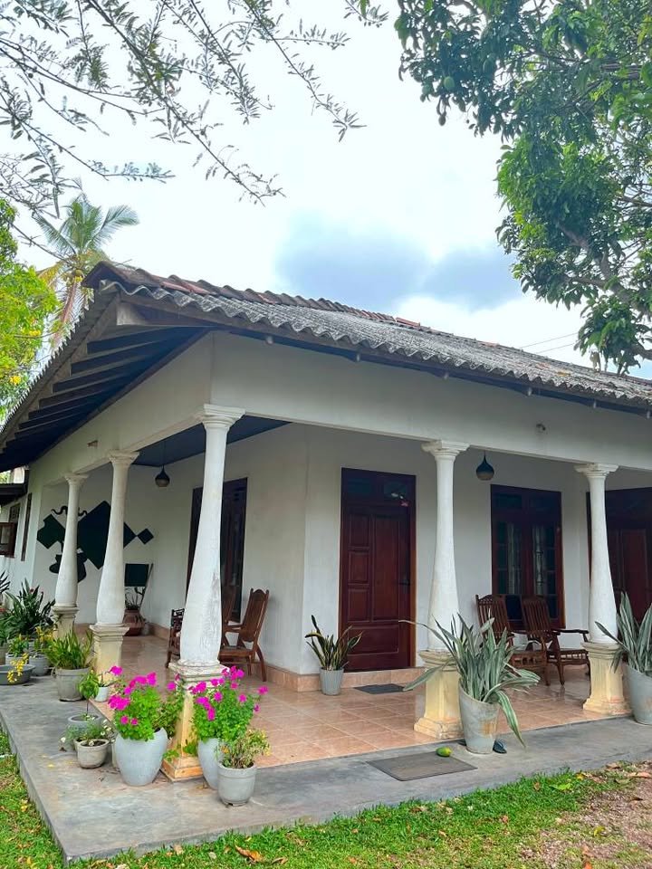 මිගමුව දලුපත තිබිරිගස්කටුව,සියබලගස් හංදිය කිට්ටුව... පර් 28කින් සමන් තනිමහල් නිවසක්...