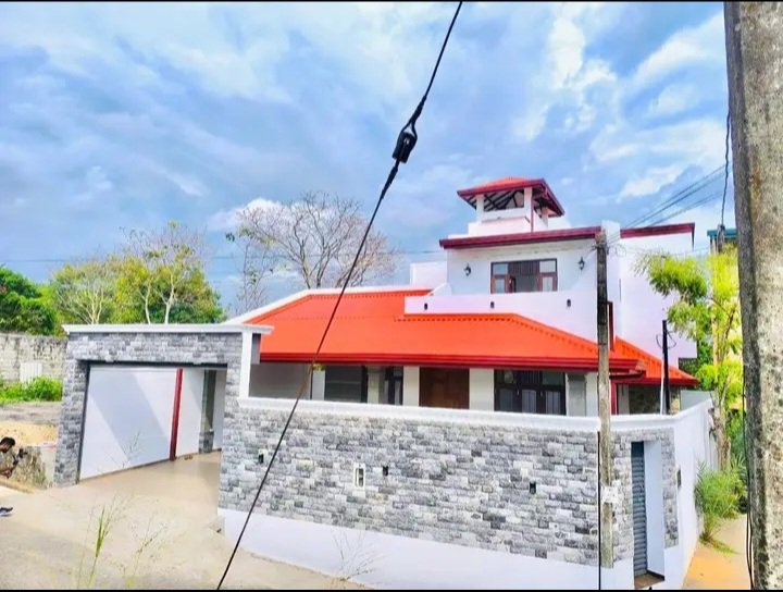 මාලබෙන් 10.7 Perch දෙමහල් නිවසක් විකිනීමට