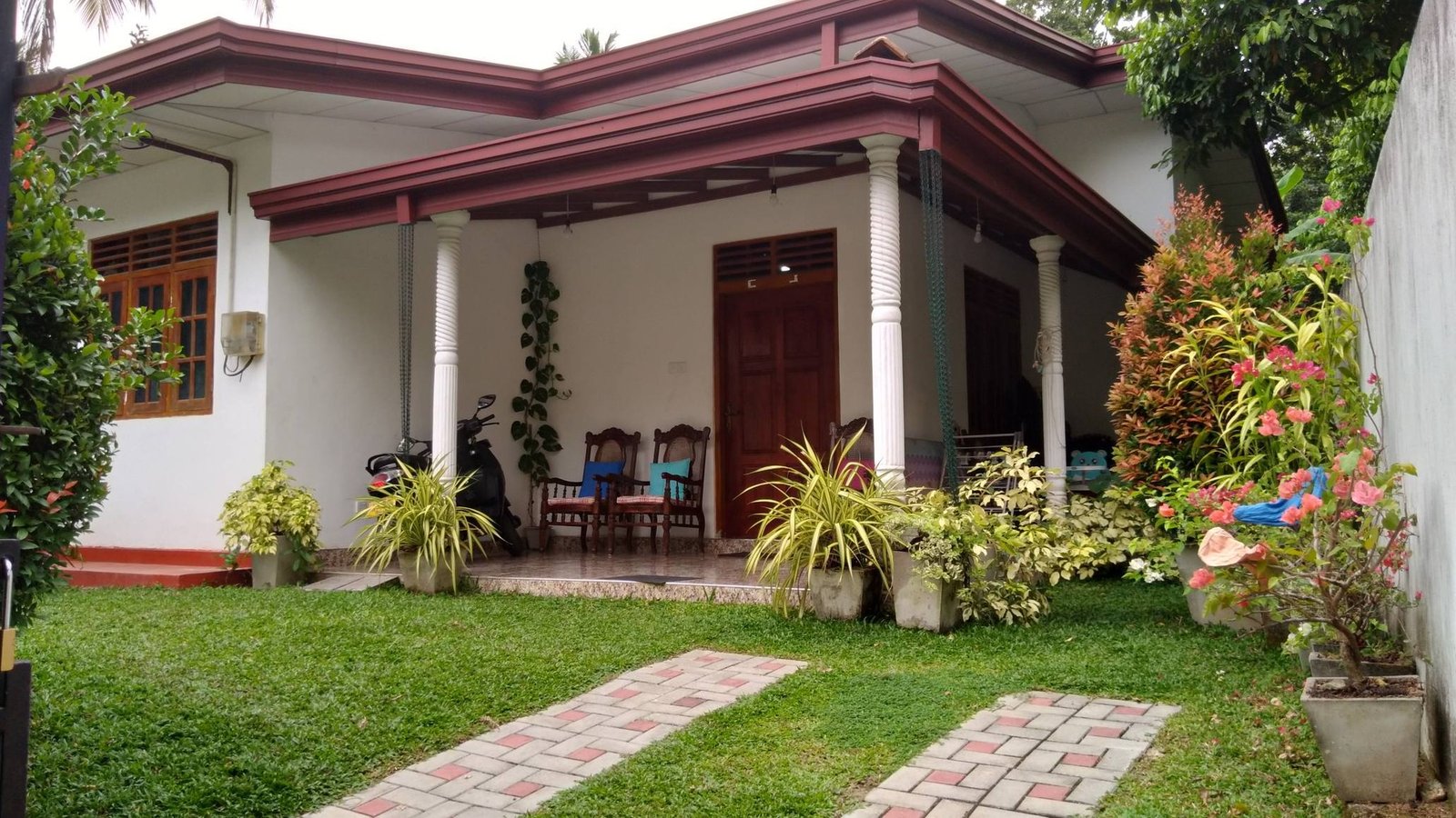 ගම්පහ වැලිවේරිය අගනා නිවසක් විකිණීමට