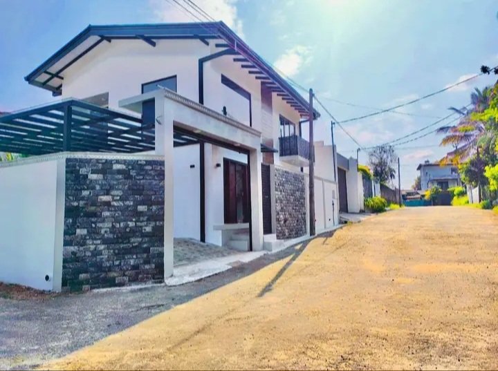 House for sale in Athurugiriya