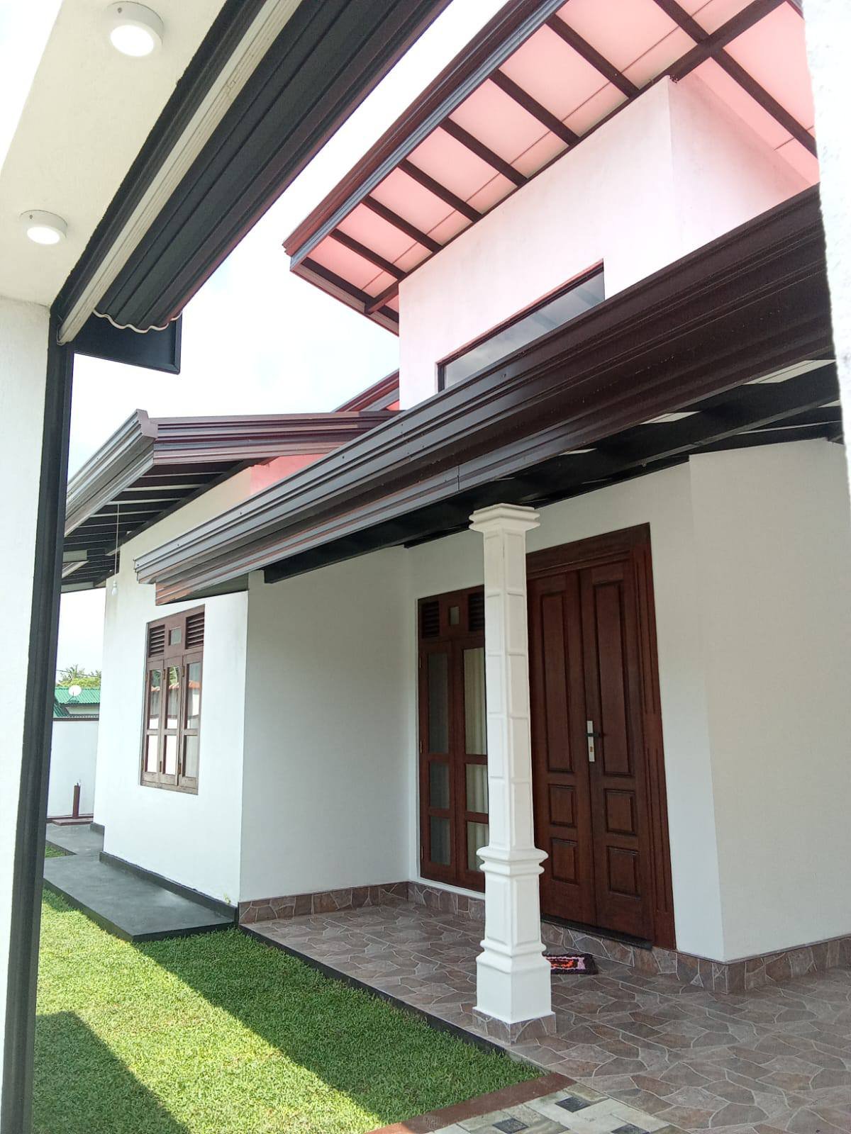 ලක්ශ 175 හොරන මොරගහහෙන පාරෙන් අලුතෙන්ම ඉදිකළ නිවස විකිනීමට