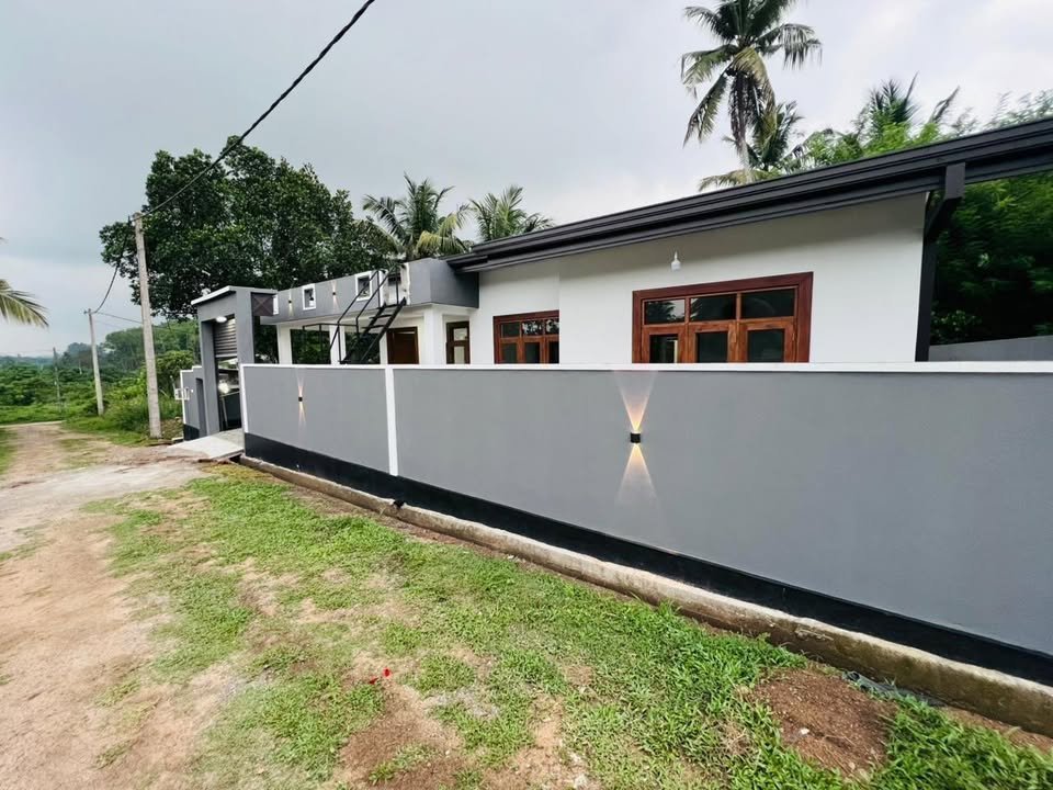හෝමාගම  බෙරුකැටියේ පිහිටි අංග සමිපුර්න  පදිංචි නොවූ නිවස විකිනිමට - Homagama