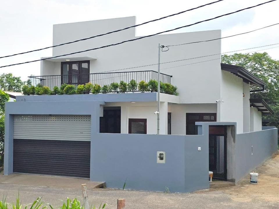 කොට්ටාවෙන් නවීන දෙමහල් නිවසක් විකිණීමට...