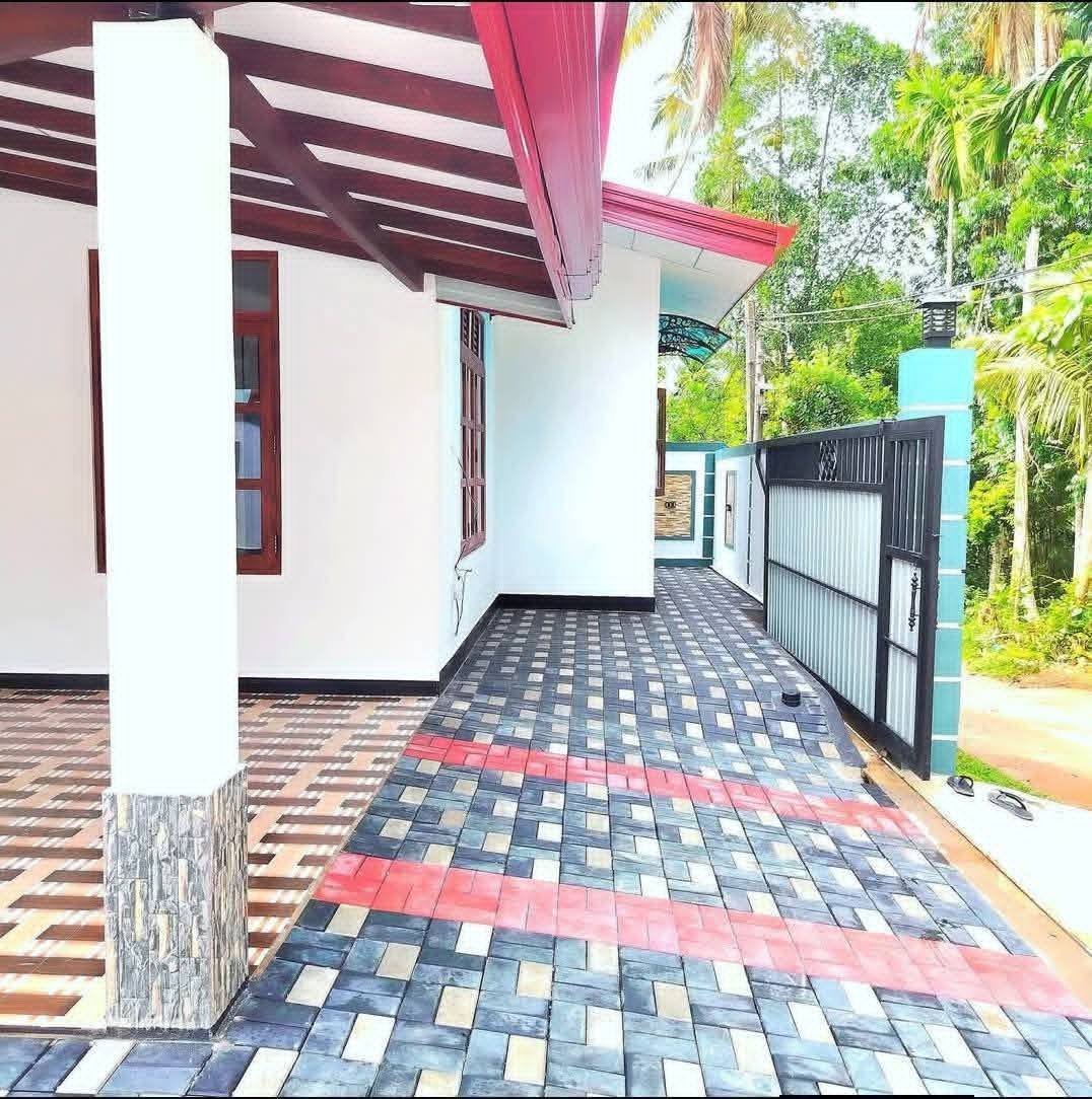 දෙල්ගොඩ,උඩුපිල අලුතින් ඉදි වූ අංග සම්පූර්ණ නව නිවස විකිණීමට
