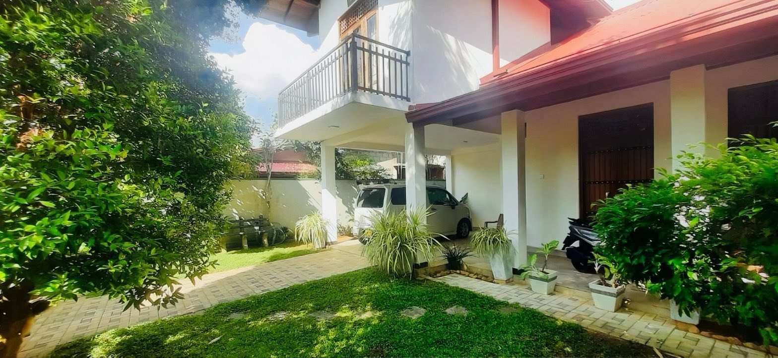පදිංචි වූ නවීන නිවසක් විකිණීමට.